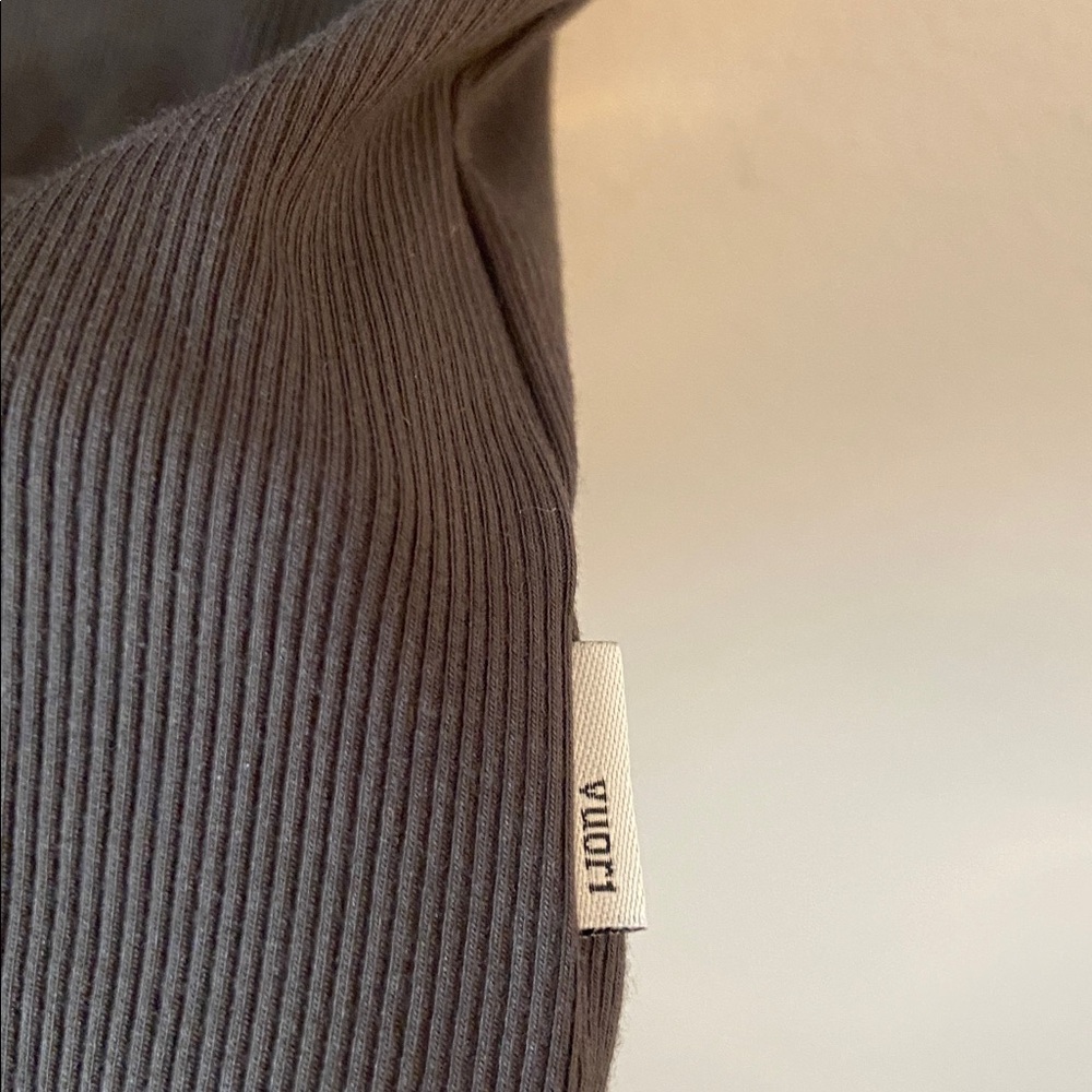 Vuori Green Pose Scoop Back Tee - Picture 6 of 7